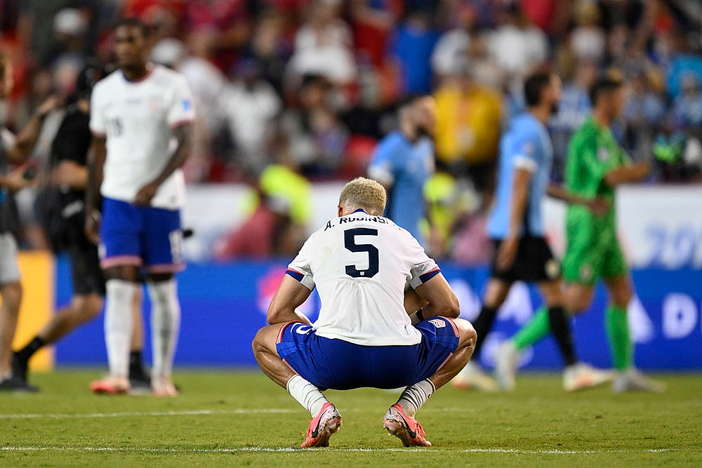 | Photo: AP/Reed Hoffman : Antonee Robinson reacts after losing 0-1 against Uruguay 